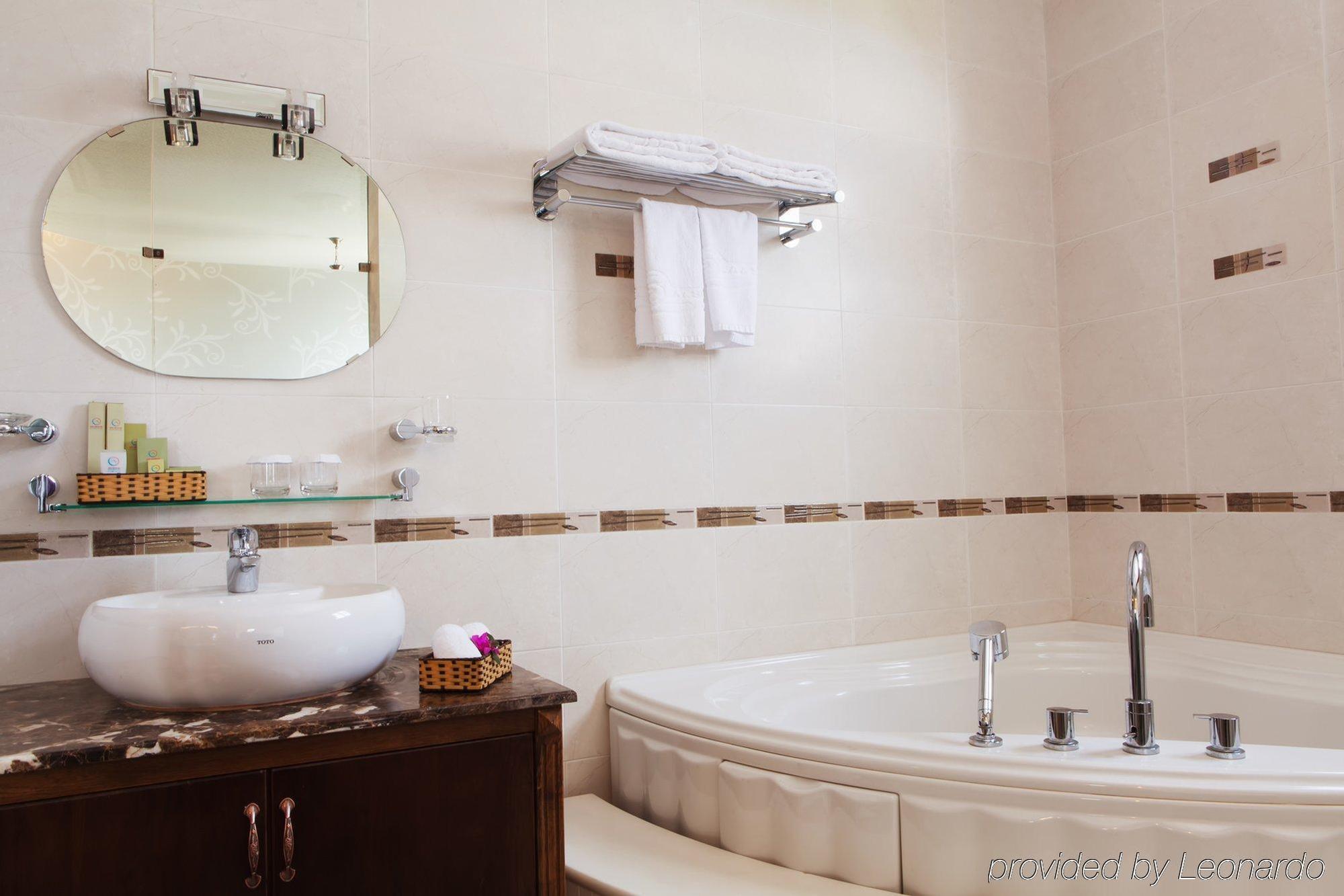 The Sun Hotel На Транг Екстериор снимка